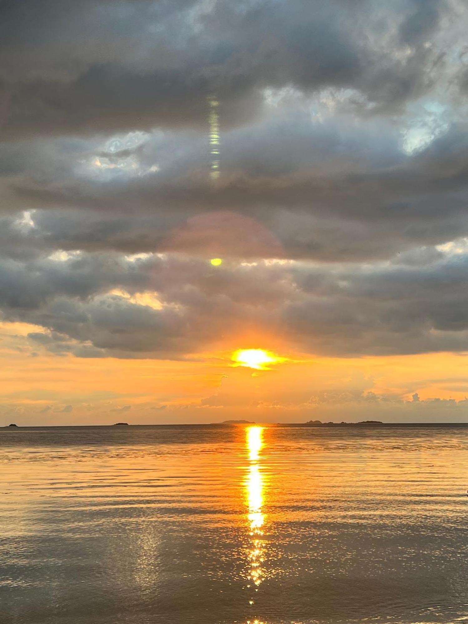 Alam Indah Beach Resort 부수안가 외부 사진