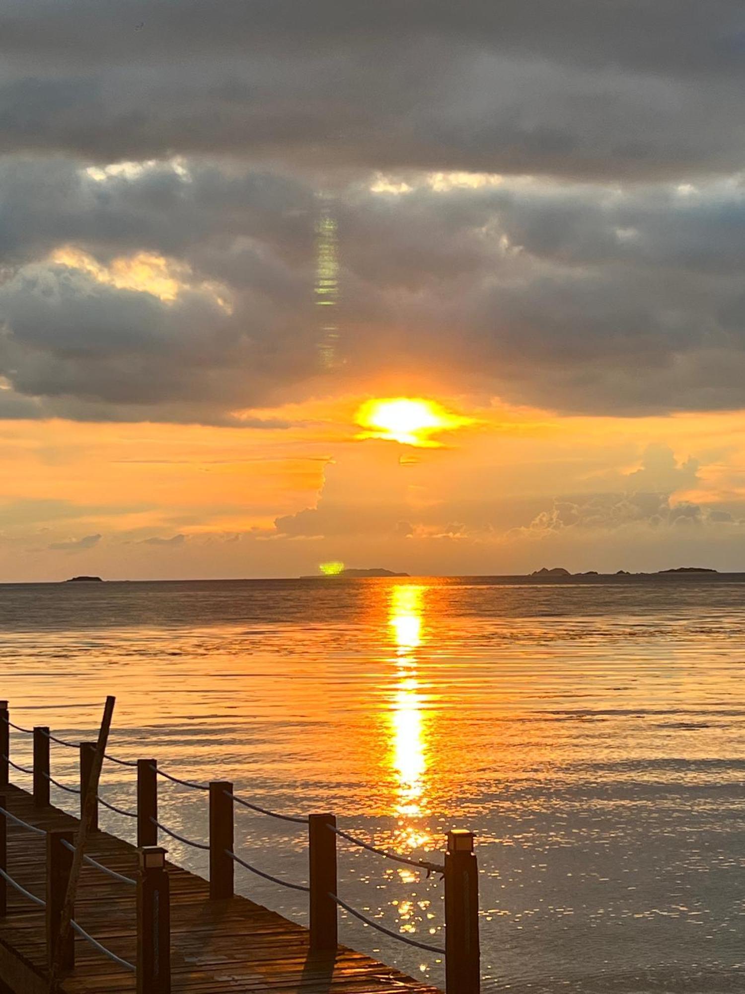 Alam Indah Beach Resort 부수안가 외부 사진